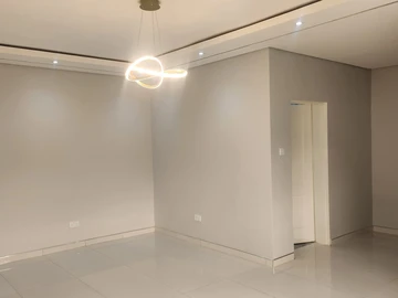 4 Bedroom Flat & Apartment