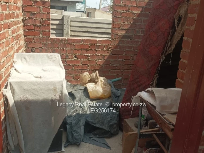 4-Bed Unfinished Home in Fidelity (240m²) with Borehole