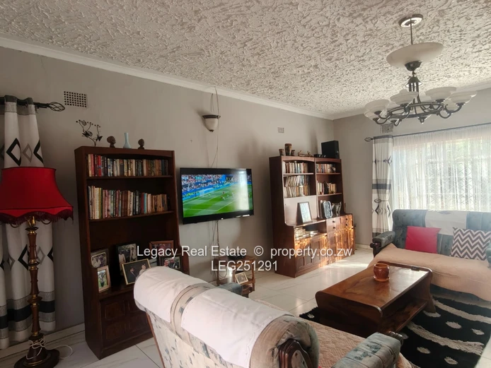 Logan Park 3-Bed Home with Rustic Bar & Borehole on 5689m²