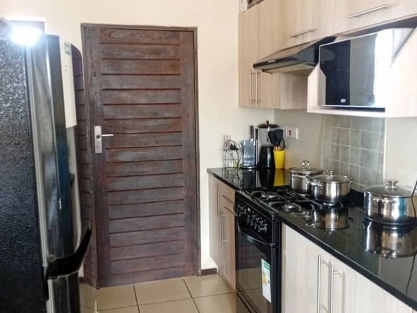 2 Bedroom Flat & Apartment