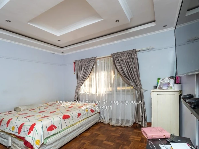 Ultra-Modern Executive Home – Strathaven Residence with Pool