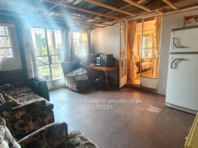 Logan Park 3-Bed Home with Rustic Bar & Borehole on 5689m²
