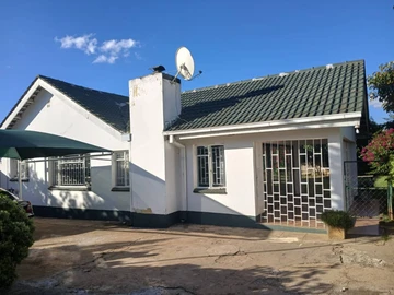 Spacious Marimba Park Home: 4 Bedrooms on Expansive Land