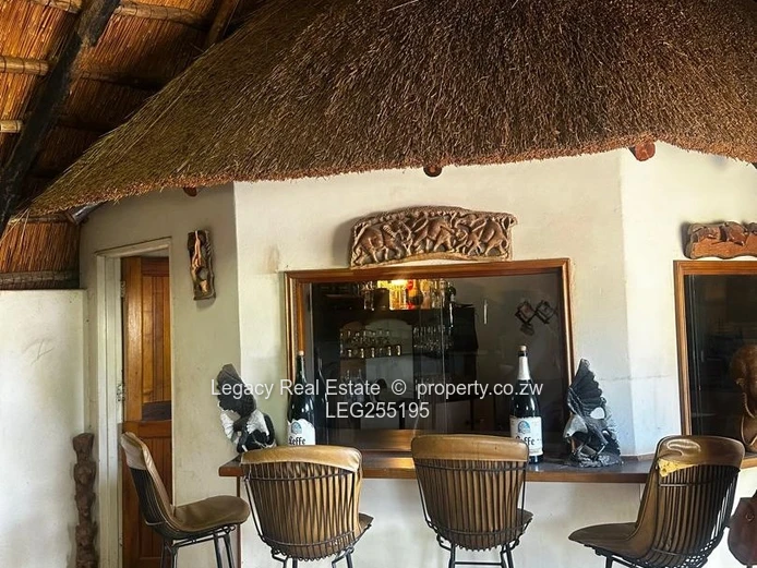 Greystone Park: 4-Bed on 4000m² with Double Garage