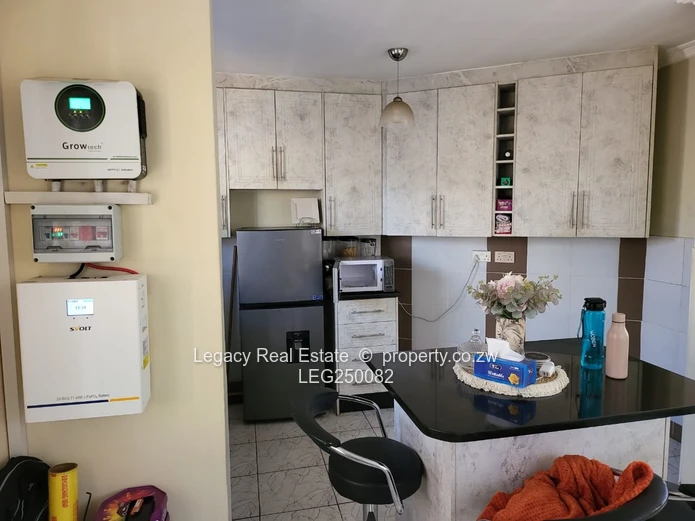 Houghton Park 4-Bed Home with Flatlet, Fitted Kitchen & Garden