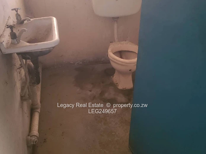 Chitungwiza Commercial Warehouse – Ideal For Manufacturing And Distribution
