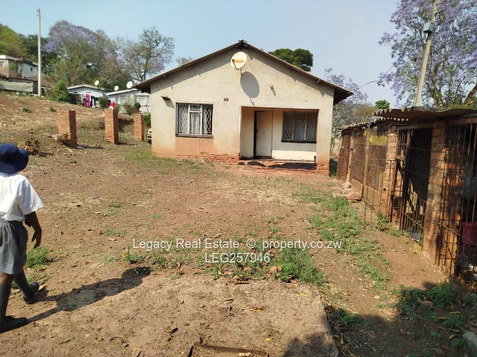 1,820 m² Walled Stand with a 5bedCottage, Westwood — Tarred Road, Water, ZESA & Sewer