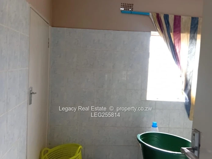 4-Bed Zimre Park House — Fitted Kitchen, Garden & Garage