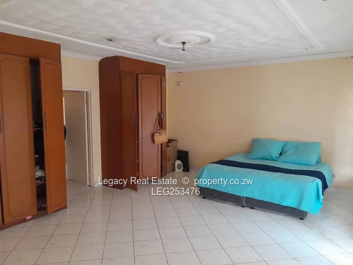 Zimre Park 5-Bed Home with Borehole, Garage & Driveway (Sole Mandate)