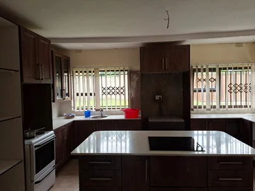 6 Bedroom House