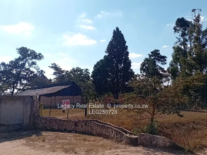 Gated 10.3ha Farm with Barn, Dam & Gravel Road - Marondera