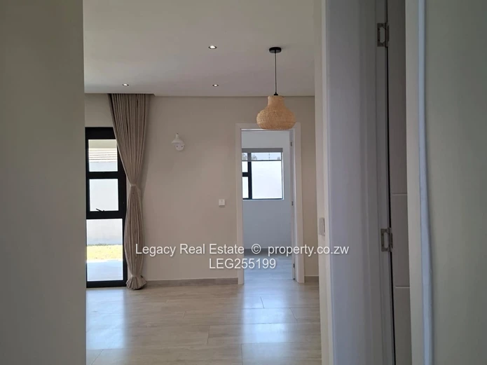 Stylish 3-Bed Garden Flat Greendale with Shade Carport & En-Suite