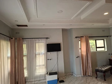 6 Bedroom House
