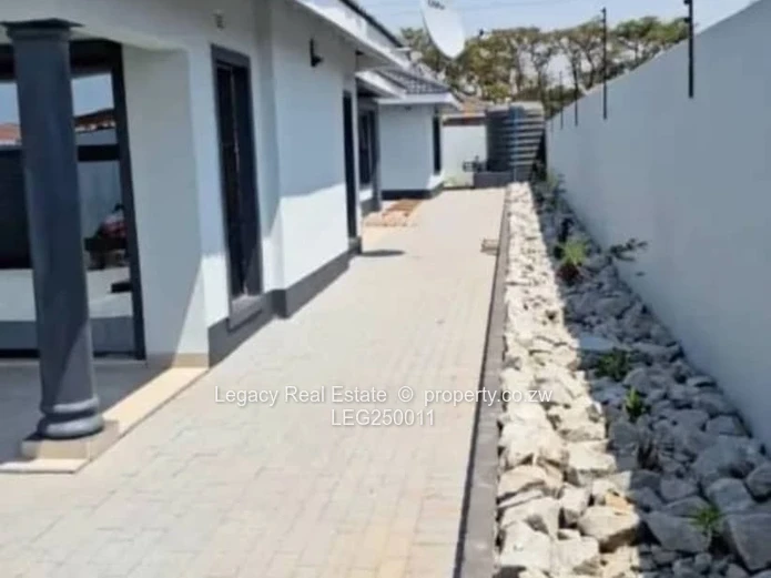 Stylish 4-Bed Townhouse Ashdown Park — Borehole & Modern Baths (Sole Mandate)