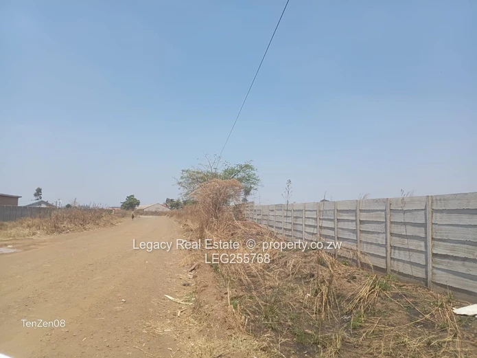 Choice of 2 by 1000m² Fairview Stand — Main Road, Fenced Frontage