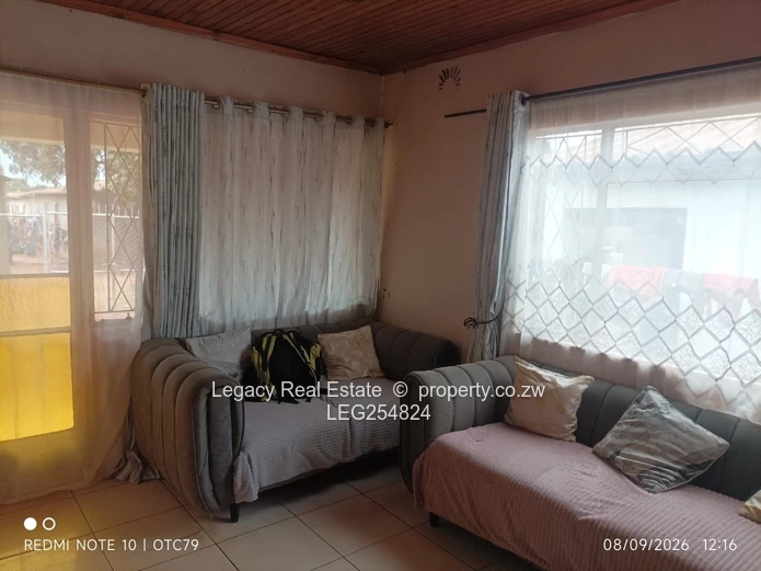 Cozy 3-Bed Warren Park Home with Borehole & Verandah (Sole Mandate)