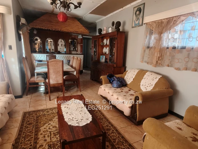 Logan Park 3-Bed Home with Rustic Bar & Borehole on 5689m²