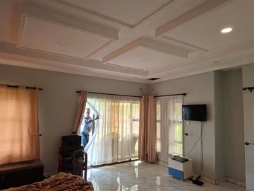 6 Bedroom House