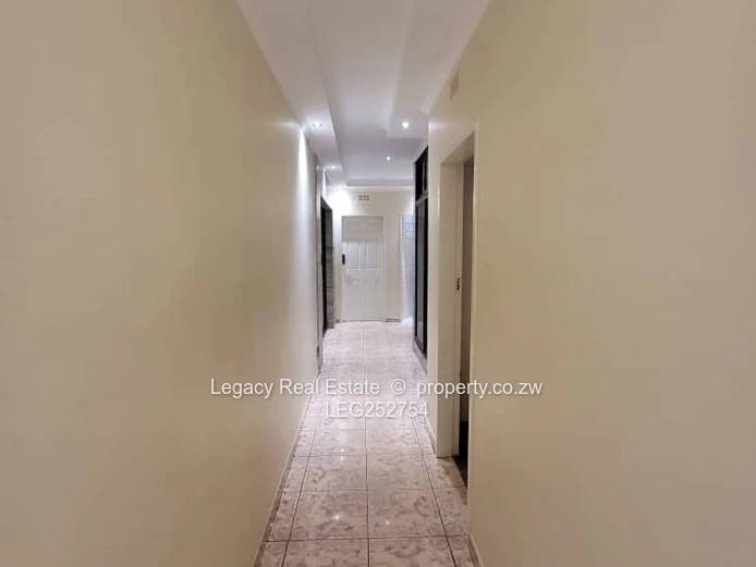 Strathaven 4-Bed Home 340m² - Pool, Borehole & Solar