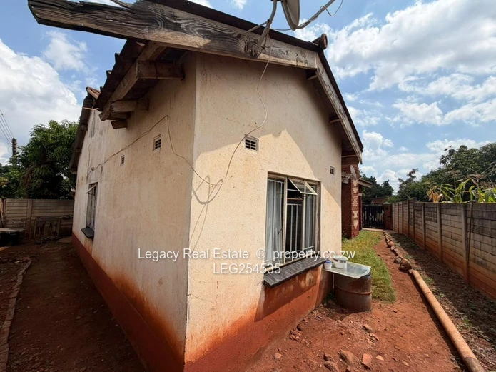 3-Bed Kuwadzana House — Walled, Paved, En-Suite, Garden (Sole Mandate)