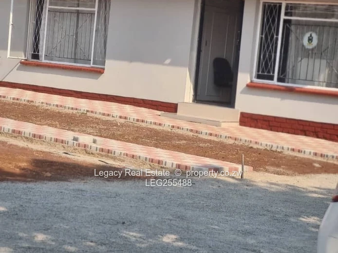 Borrowdale 5-Bed Home with Double Garage & Borehole
