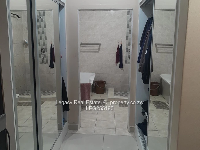 4-Bed Mabvazuva Townhouse with Borehole & Modern Kitchen (Sole Mandate)