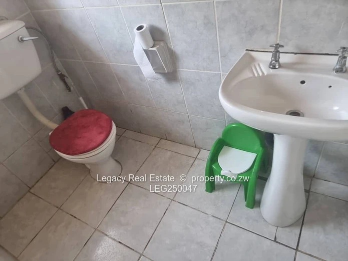 Sunny 2-Bed Cottage in Marlborough, Harare West — Borehole