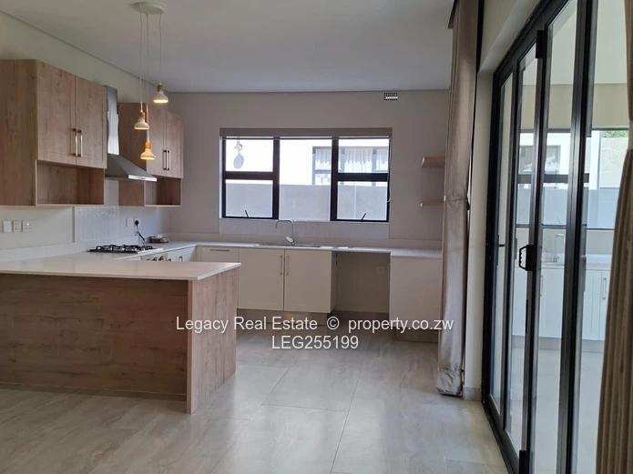 Stylish 3-Bed Garden Flat Greendale with Shade Carport & En-Suite