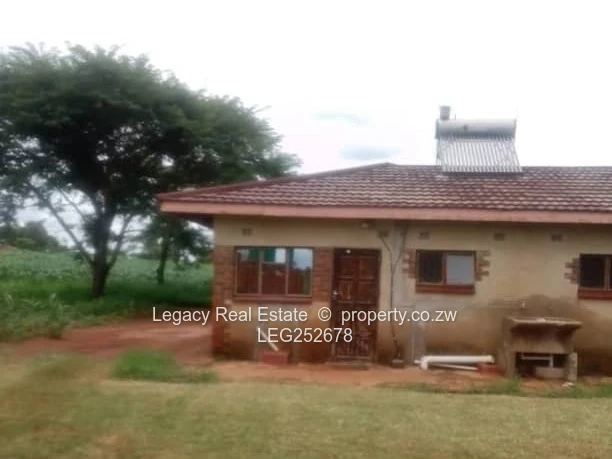 3-Bed Home with Cozy Lounge & Tiled Bath – Crowhill Views