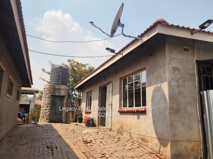 Solid Cottage with Borehole & Modern Kitchen — Zimre Park For Rent.