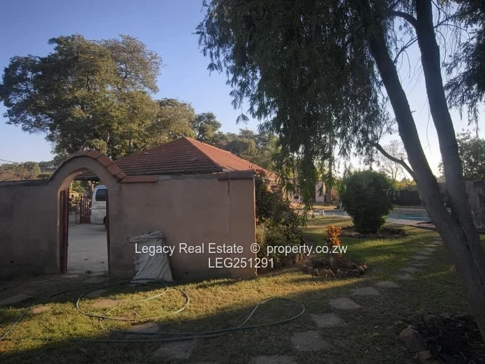 Logan Park 3-Bed Home with Rustic Bar & Borehole on 5689m²