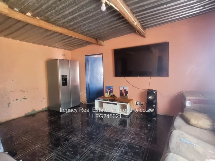 Incomplete 4 bedroomed House in Knowe on a 2000sqm land
