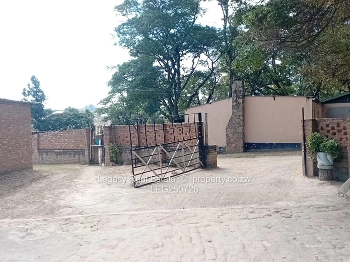 Gated 10.3ha Farm with Barn, Dam & Gravel Road - Marondera