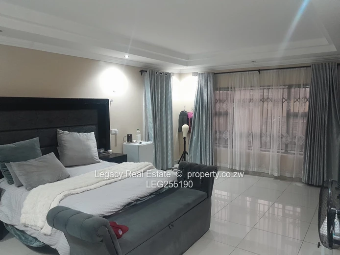 4-Bed Mabvazuva Townhouse with Borehole & Modern Kitchen (Sole Mandate)