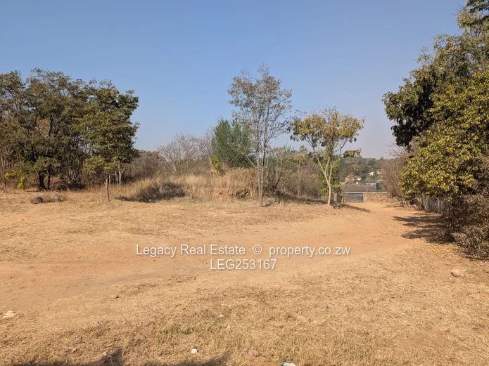 4472 m² Greystone Park — Sloping Stand with Cottage, Trees and Gate