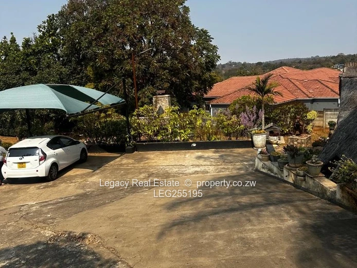 Greystone Park: 4-Bed on 4000m² with Double Garage