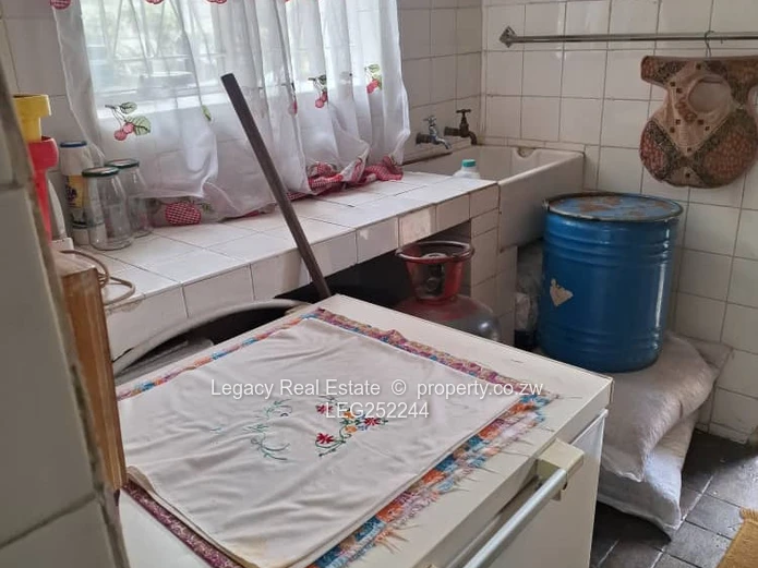 4-Bed Home with Borehole on 4000m² in Waterfalls