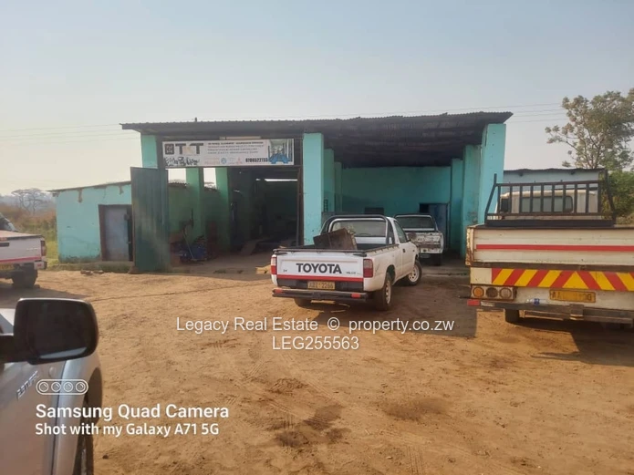 Amaveni Workshop & Warehouse with Truck Yard (2142m²) (Sole Mandate)