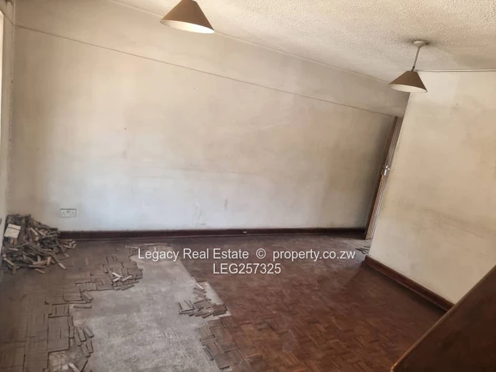 Avenues CBD 2-Bed Flat — Balcony, Parking & Fitted Kitchen