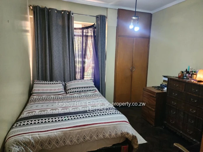 3-Bed Strathaven Rental: Veranda, Fireplace & Garden