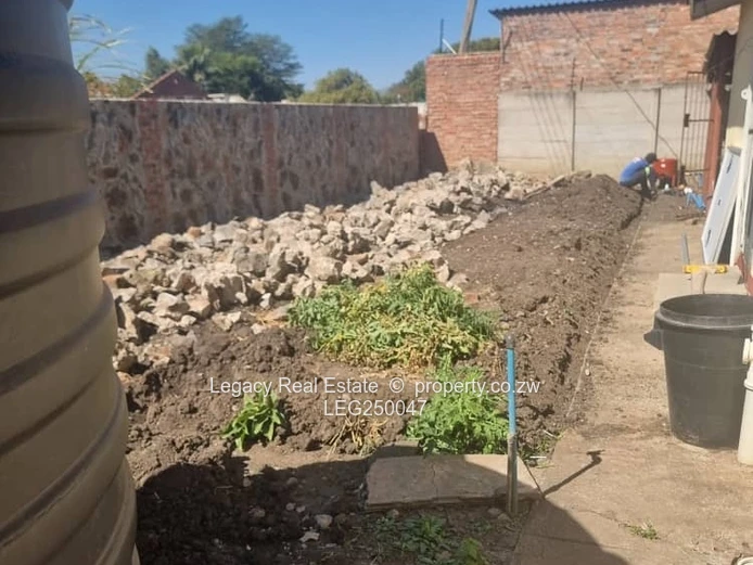 Sunny 2-Bed Cottage in Marlborough, Harare West — Borehole