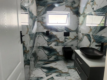 4 Bedroom Flat & Apartment