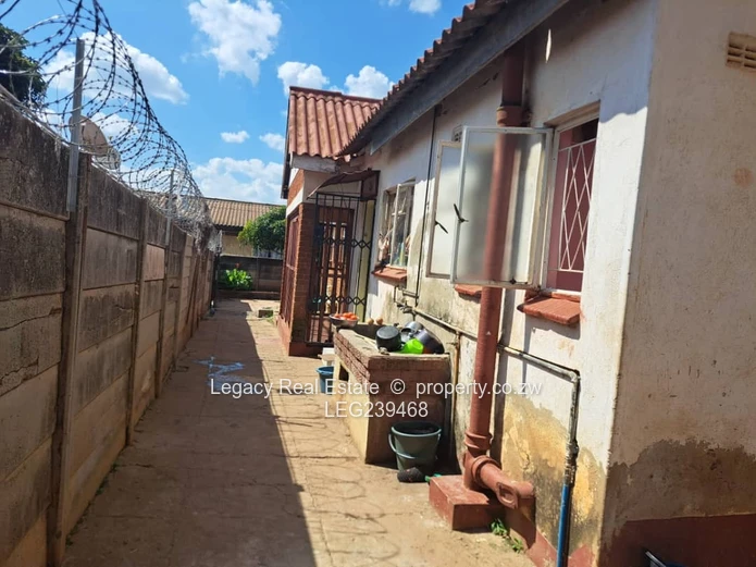 Dzivarasekwa Gunhill Family Home with ensuite & borehole (USD BANK TRANSFER ACCEPTED)