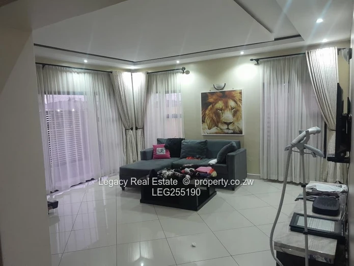 4-Bed Mabvazuva Townhouse with Borehole & Modern Kitchen (Sole Mandate)