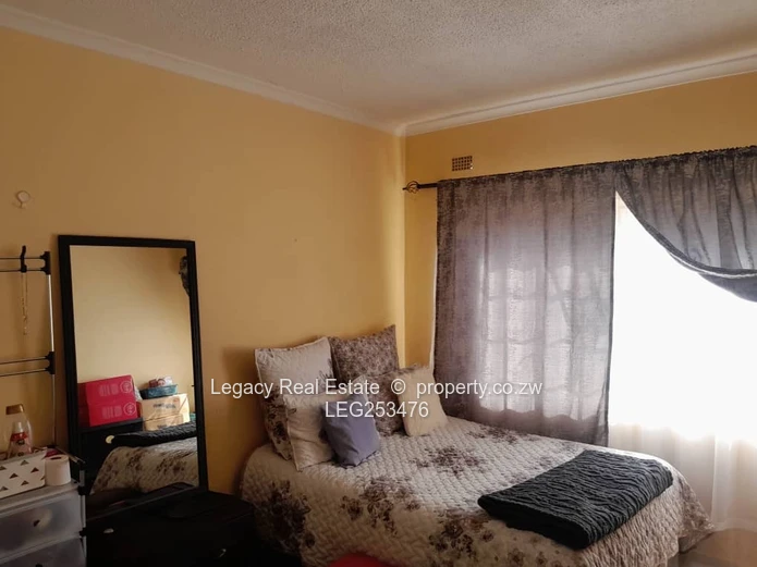 Zimre Park 5-Bed Home with Borehole, Garage & Driveway (Sole Mandate)