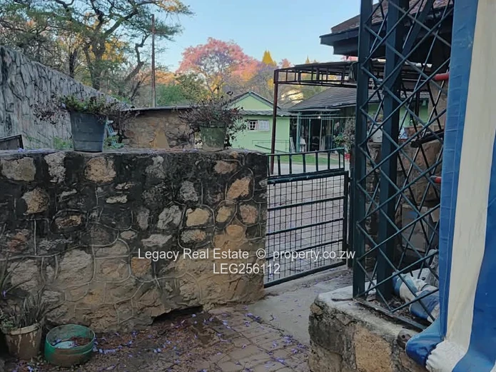 Burnside 4-Bed Oasis: Pool, Borehole & 4047m2 Garden