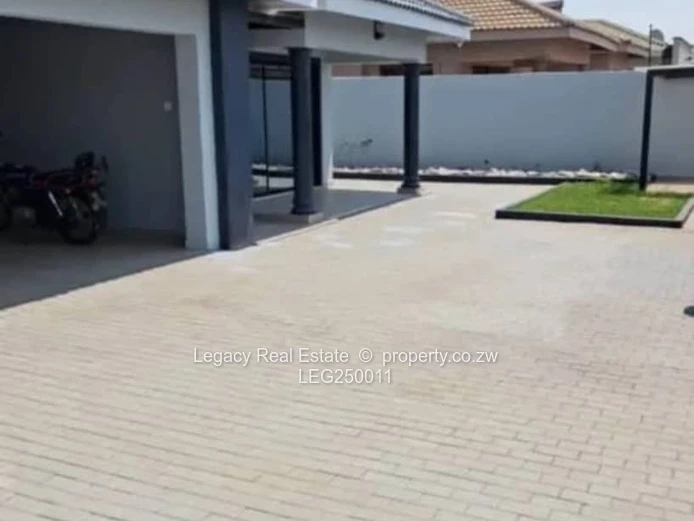Stylish 4-Bed Townhouse Ashdown Park — Borehole & Modern Baths (Sole Mandate)