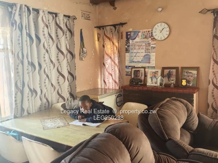 Spacious 5-Bed Highfield Home with Walled Yard & Fireplace (Sole Mandate)