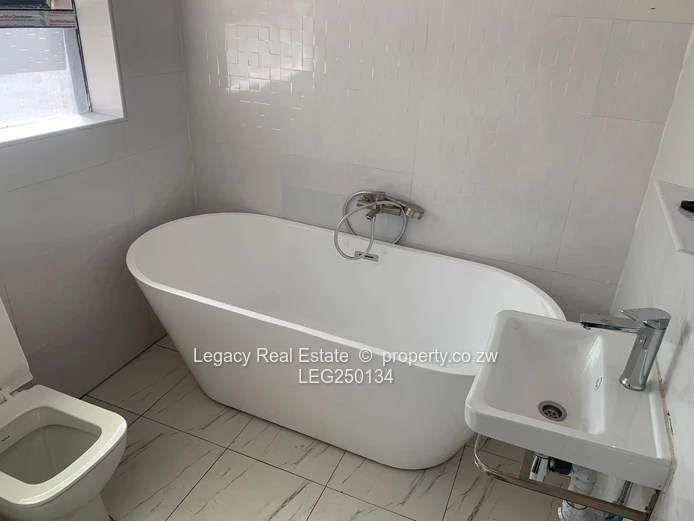 Quinnington 3BR — Modern Kitchen, Freestanding Bath & Borehole