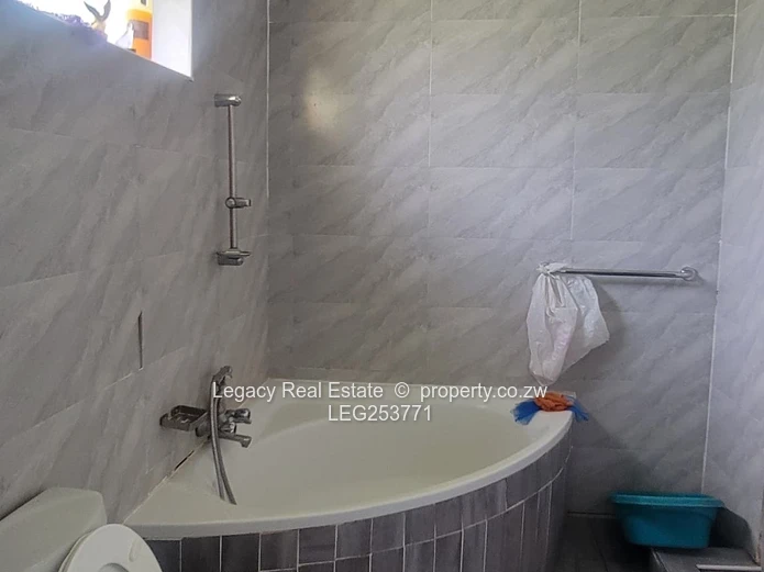 *Mount Pleasant Heights house to let 